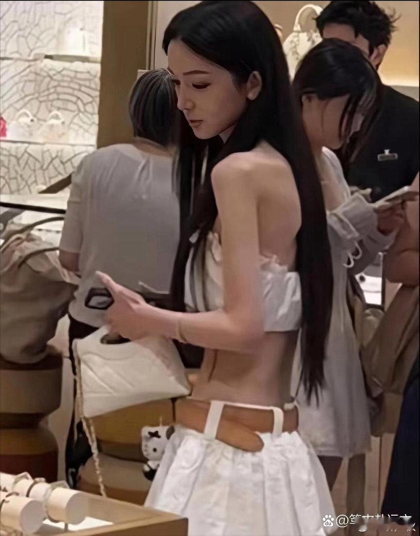 王思聪新女友精气神有点差，但身材真的绝 ​​​