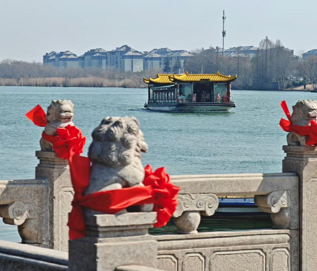 大年初八，离乡与归程，皆是生活的诗行
 
大年初八，是春节里一个很特别的日子。年