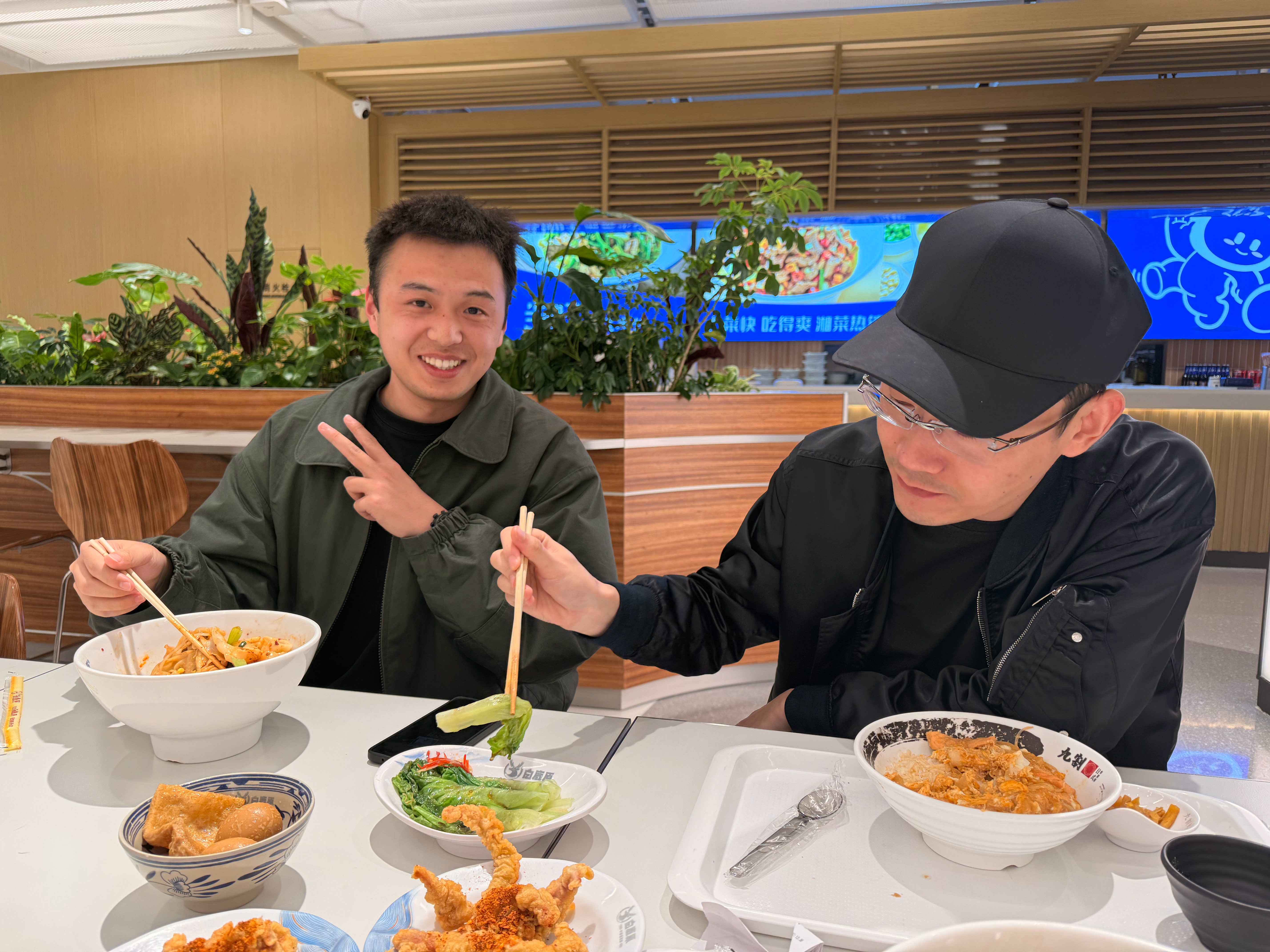 终于等到玩具龙有空了和大V一起吃个饭[doge] ​​​