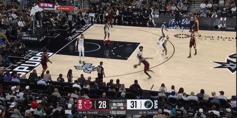 欲擒故纵！文班亚马为了封盖套路拉满！
在今天NBA常规赛马刺对阵公牛的第二节比赛