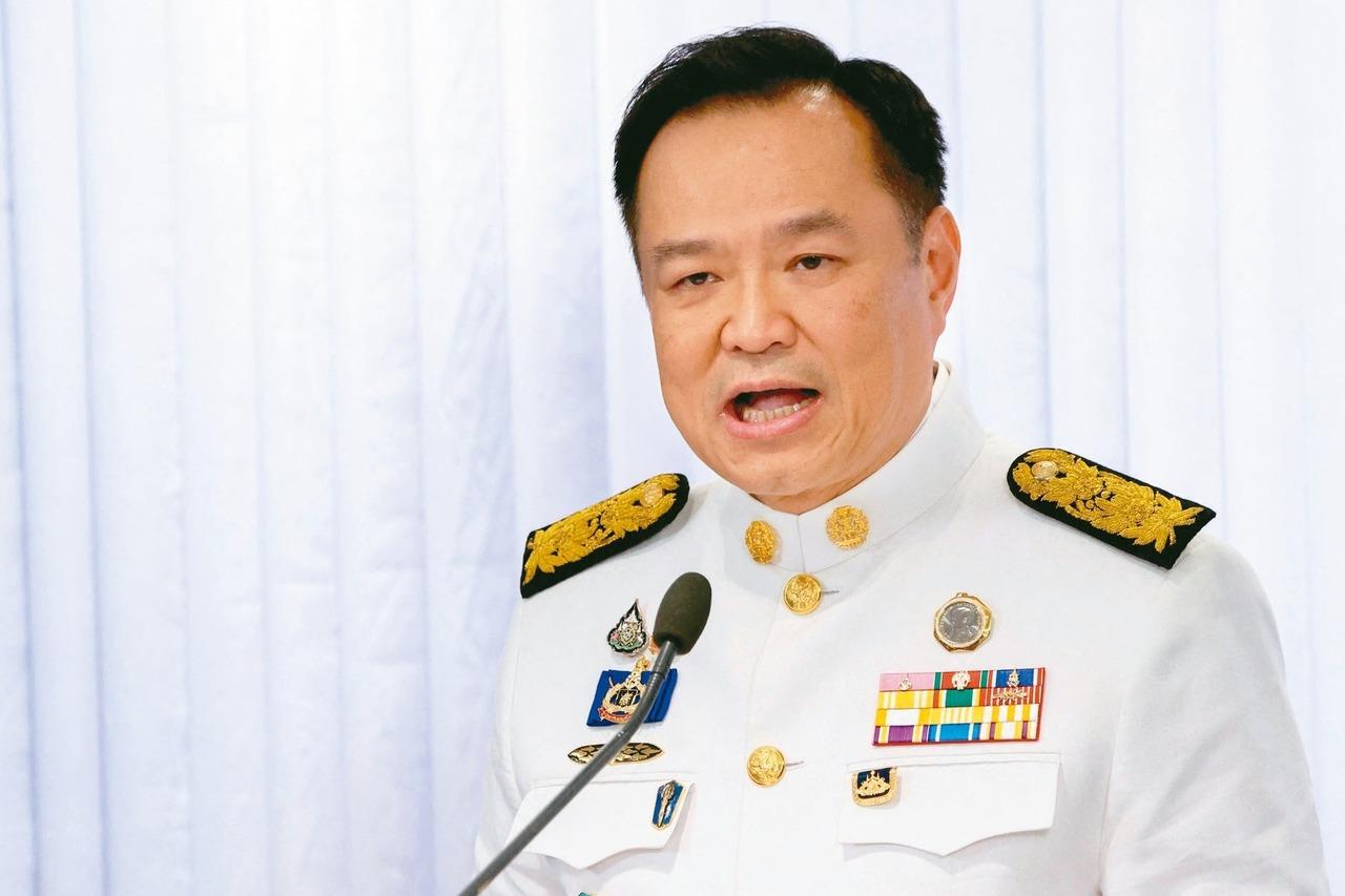 【泰国准备捍卫主权，行使自卫权】
12月8日，泰国总理阿努廷·查恩维拉库尔在与柬