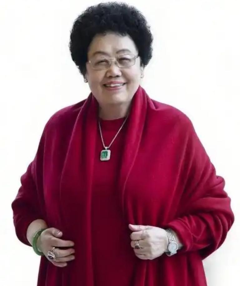 身价千亿的陈丽华走了，她不是死于高龄，也不是死于贫穷，更不是死于折腾，而是死于疾
