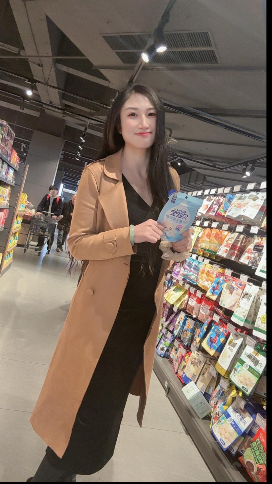 93年重庆姑娘，33岁啦，想找个靠谱的人过日子
不搞暧昧拉扯，喜欢直来直去的真诚