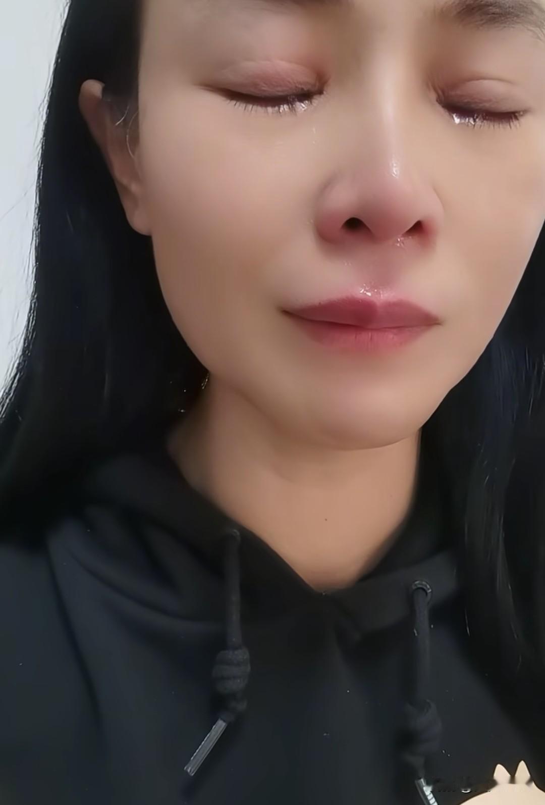 李林发个哭诉视频，配文“无声的呐喊”。弟弟李林在评论区很担心。网友也是心疼这对姐