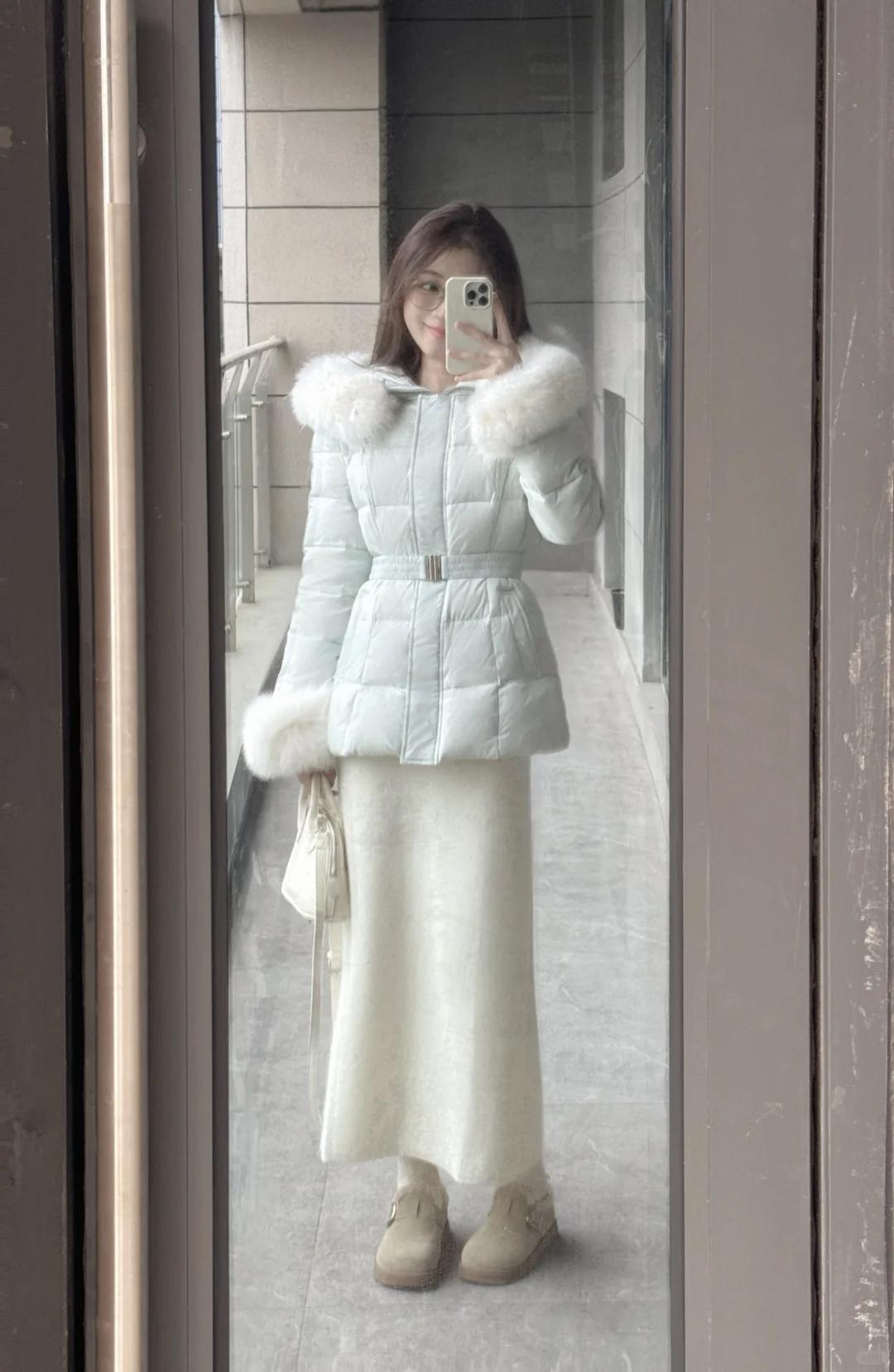 氛围感拉满？羽绒服+半裙也太好看了吧~

冬季羽绒服+半身裙才是最有氛围感的穿搭