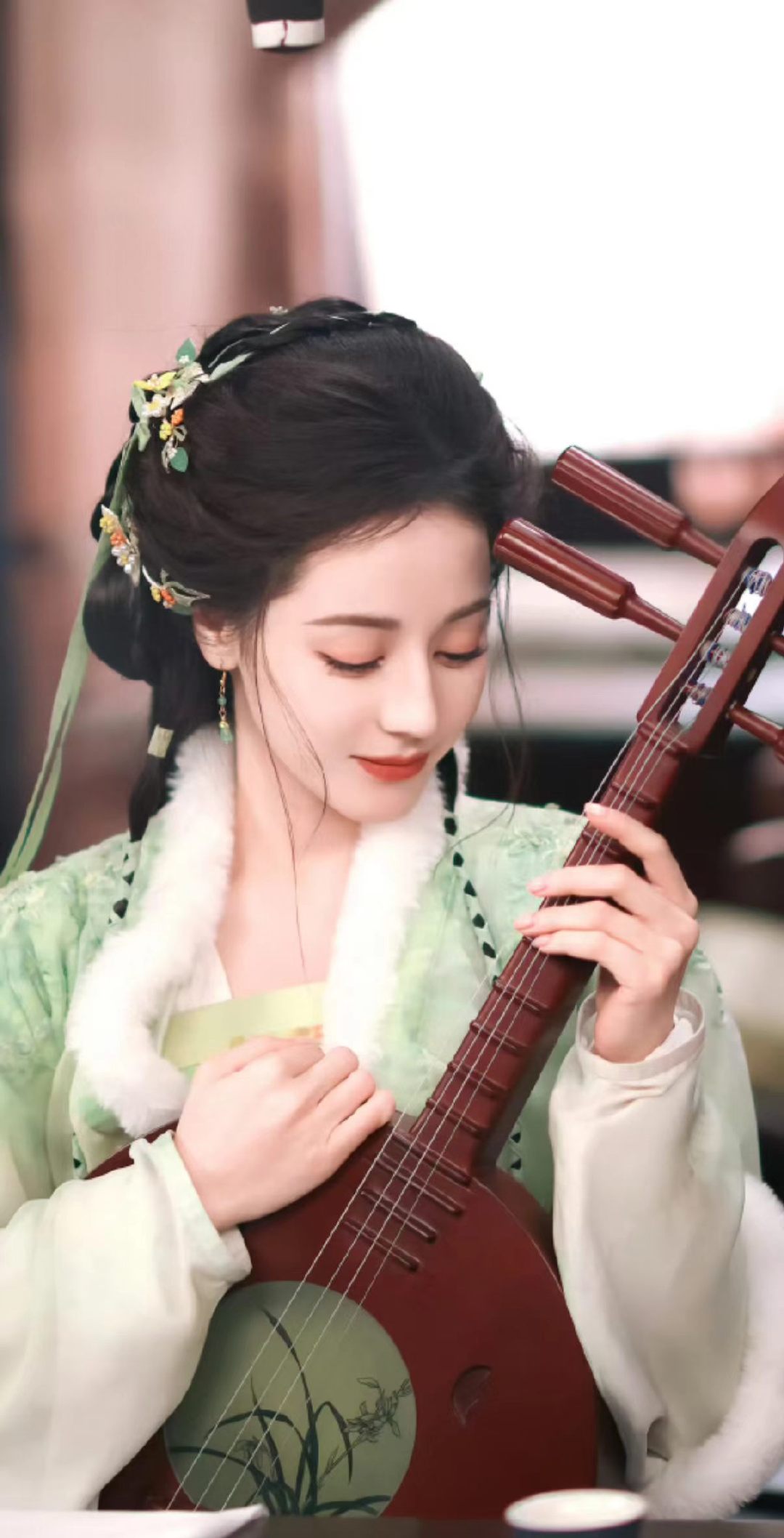 谁还没被白日提灯海外战绩震撼到 海外热度稳爆，好评源源不断，热巴红衣白发深入人心