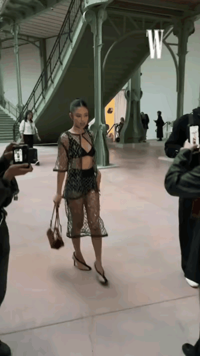 这应该是娱乐圈最敢穿的女明星了。 