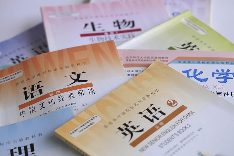 高一比去年增加一个文科班。文科班变成了4个班。

在我们这里，除了学物化生，就是