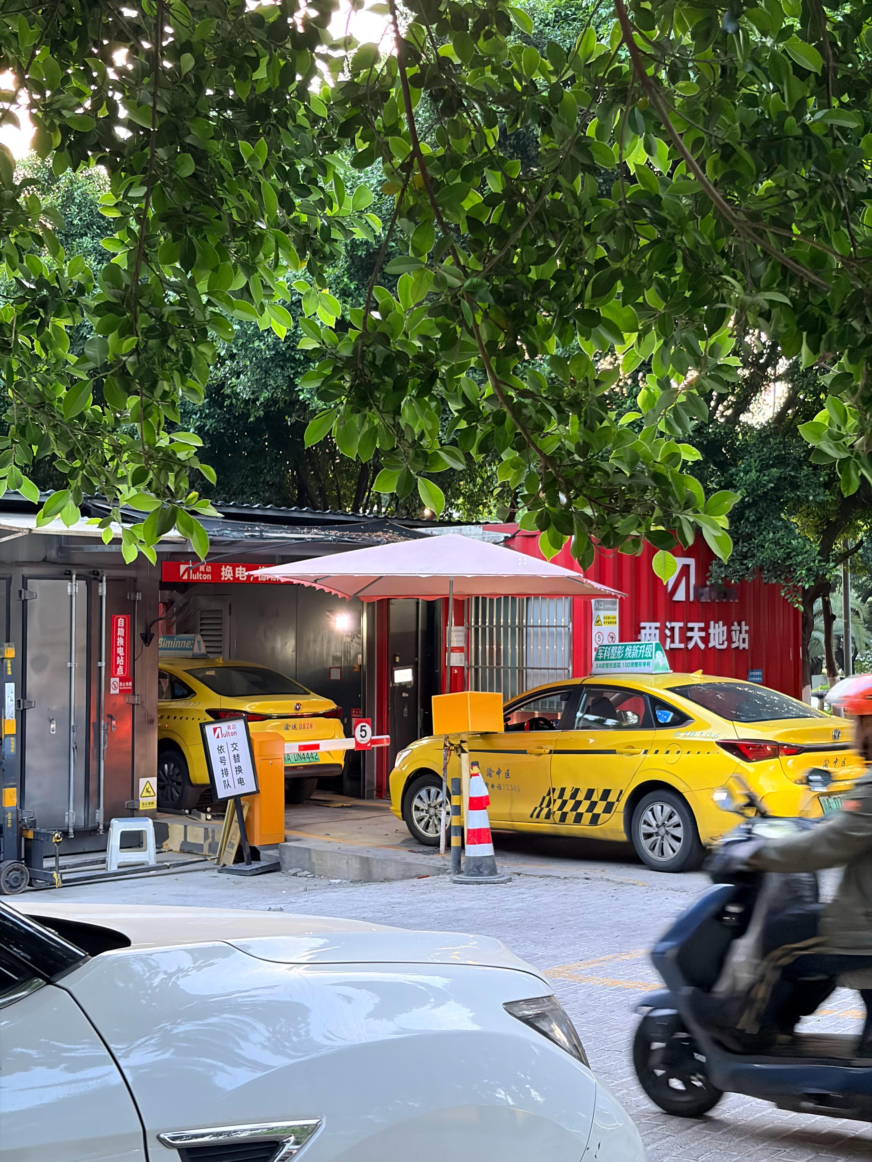 网约车真的适合换电，电比油省钱，换电速度又比充电快，一天两班倒可以永远不停机。 