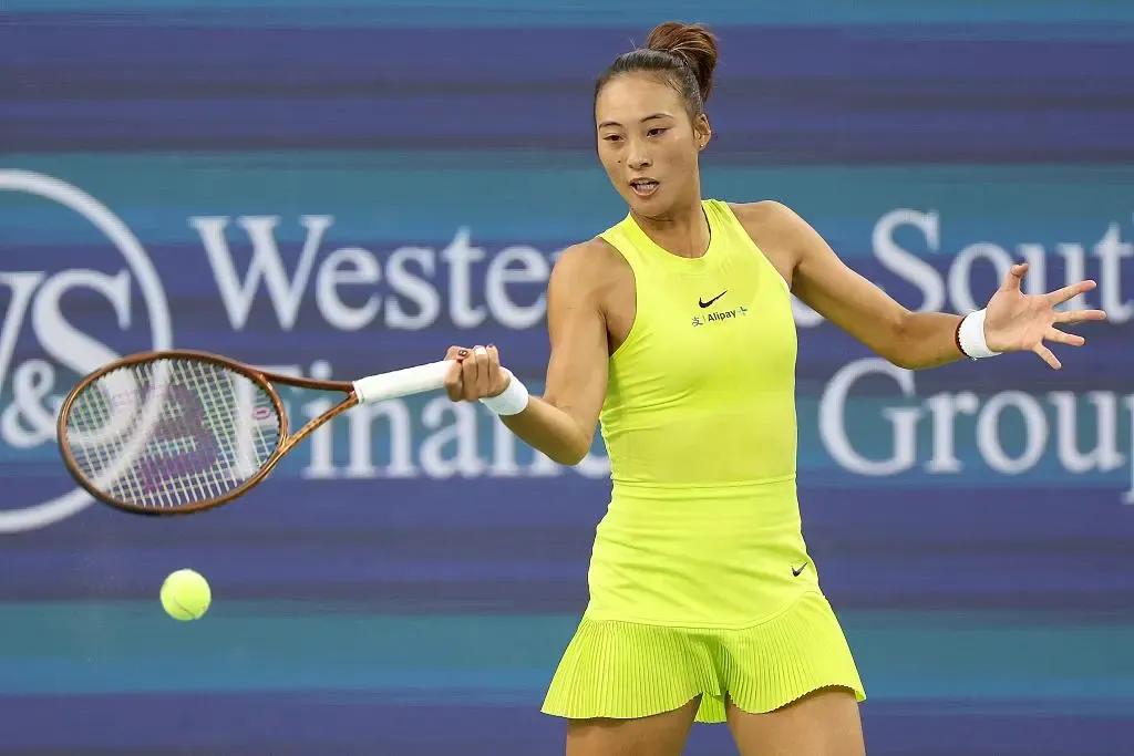 郑钦文参加了美国辛辛那提网球大师赛，2：0轻松战胜对手，晋级16强。

这是她获