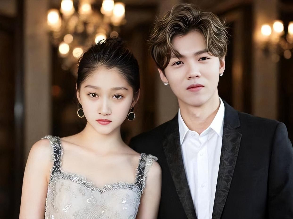 鹿晗关晓彤被曝分手，八年顶流恋情终落幕，没有撕心裂肺的声明，没有狗血的互撕，这场