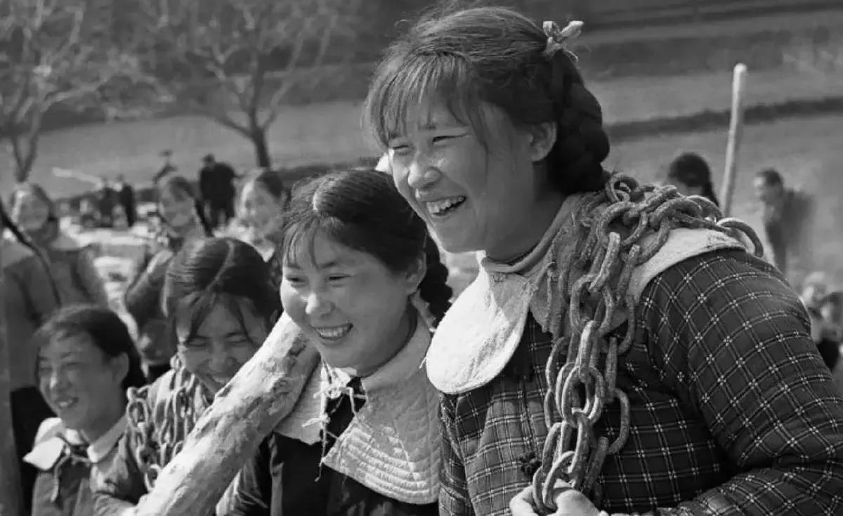 1953年的那个下午，湖南华容县城的空气里飘着稻花香，28军军长朱绍清刚结束调研