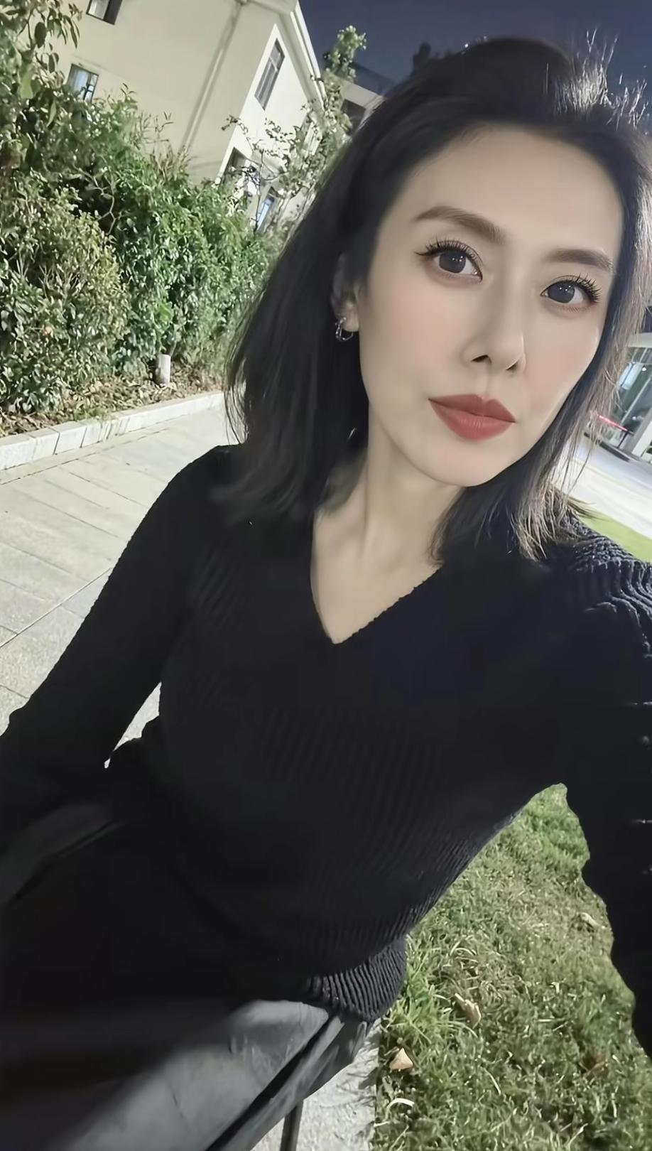 看看气质女神的穿着搭配吧[kiss]