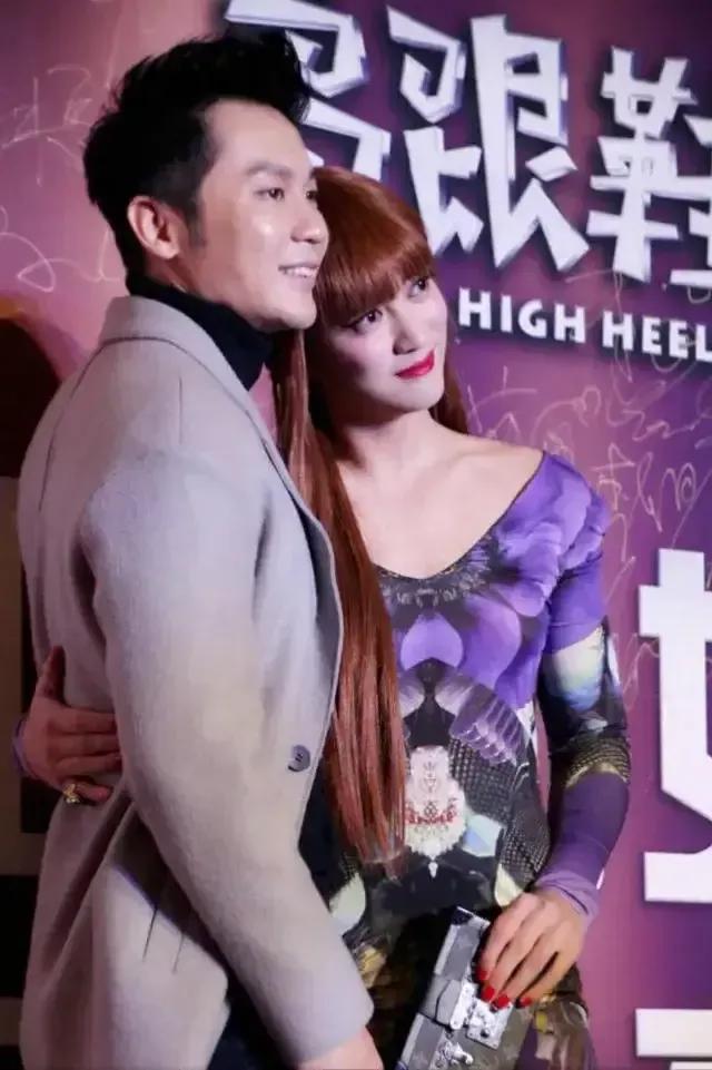 这是李晨的新恋情？在一场活动上，一位满头金发，身材高挑，肤如脂玉的年轻貌美女子斜