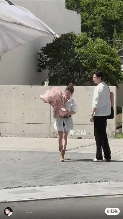 这剧说不定赵露思跟唐晓天的CP比主CP火！ ​​​