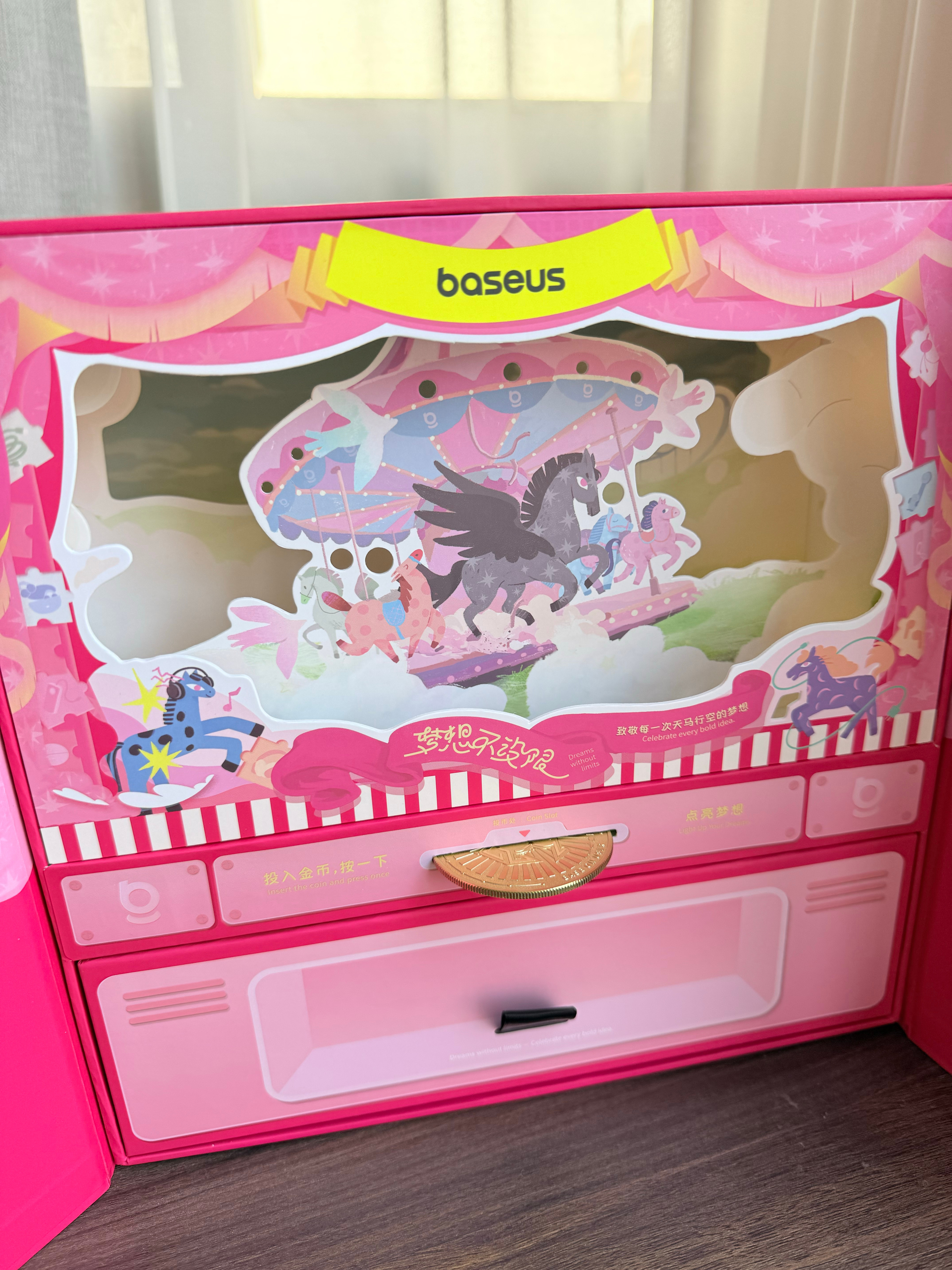 哇～感谢倍思的新年礼盒，2026梦想不设限，包装设计很有童趣，里面是伸缩线充电宝