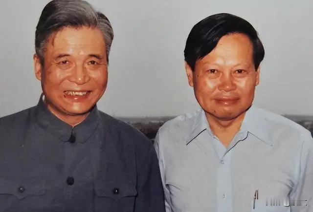 杨振宁问：您研究原子弹成功后得到多少奖金？ 

邓稼先答：原子弹十元，氢弹十元。
