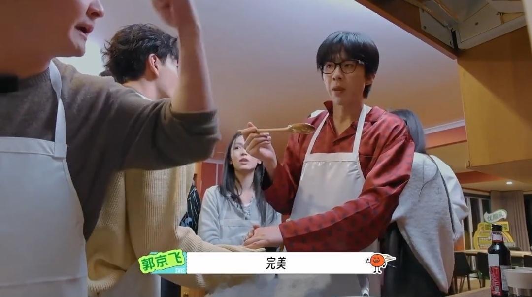 真的被刘宇宁温柔到骨子里！网友说得太贴切了，他完全就是伟大的人类饲养员。看他喂饭
