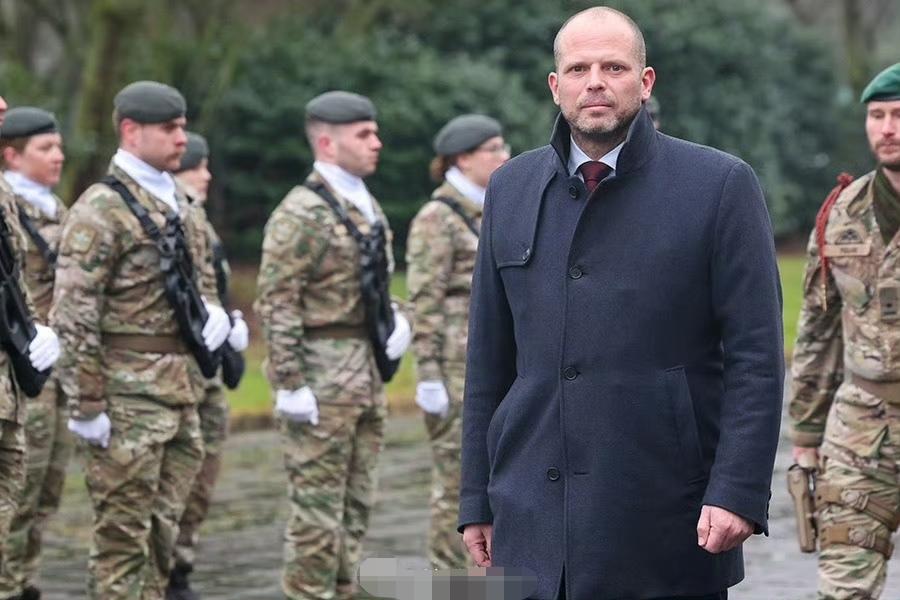 吹牛皮都不打草稿！比利时国防大臣弗兰肯口出狂言“把莫斯科从地图上抹去”。他的前提