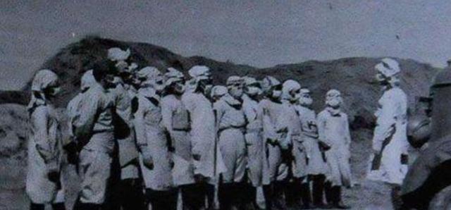 1938年，为了满足自己对女性生殖构造的好奇心，一鬼子军医让人把一女人使劲儿摁倒