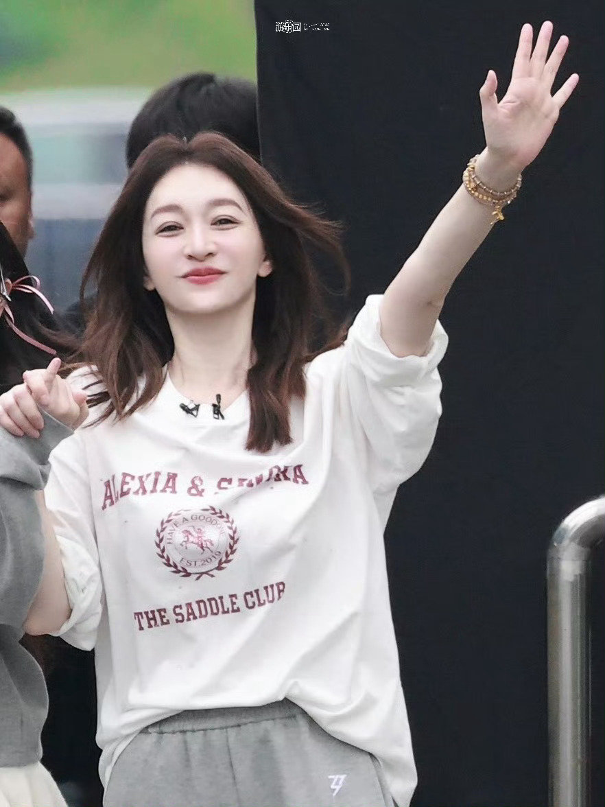 徐洁儿说李小冉更自信了徐洁儿夸李小冉唱歌感情真挚李小冉在歌声里投入的真心肉眼可见