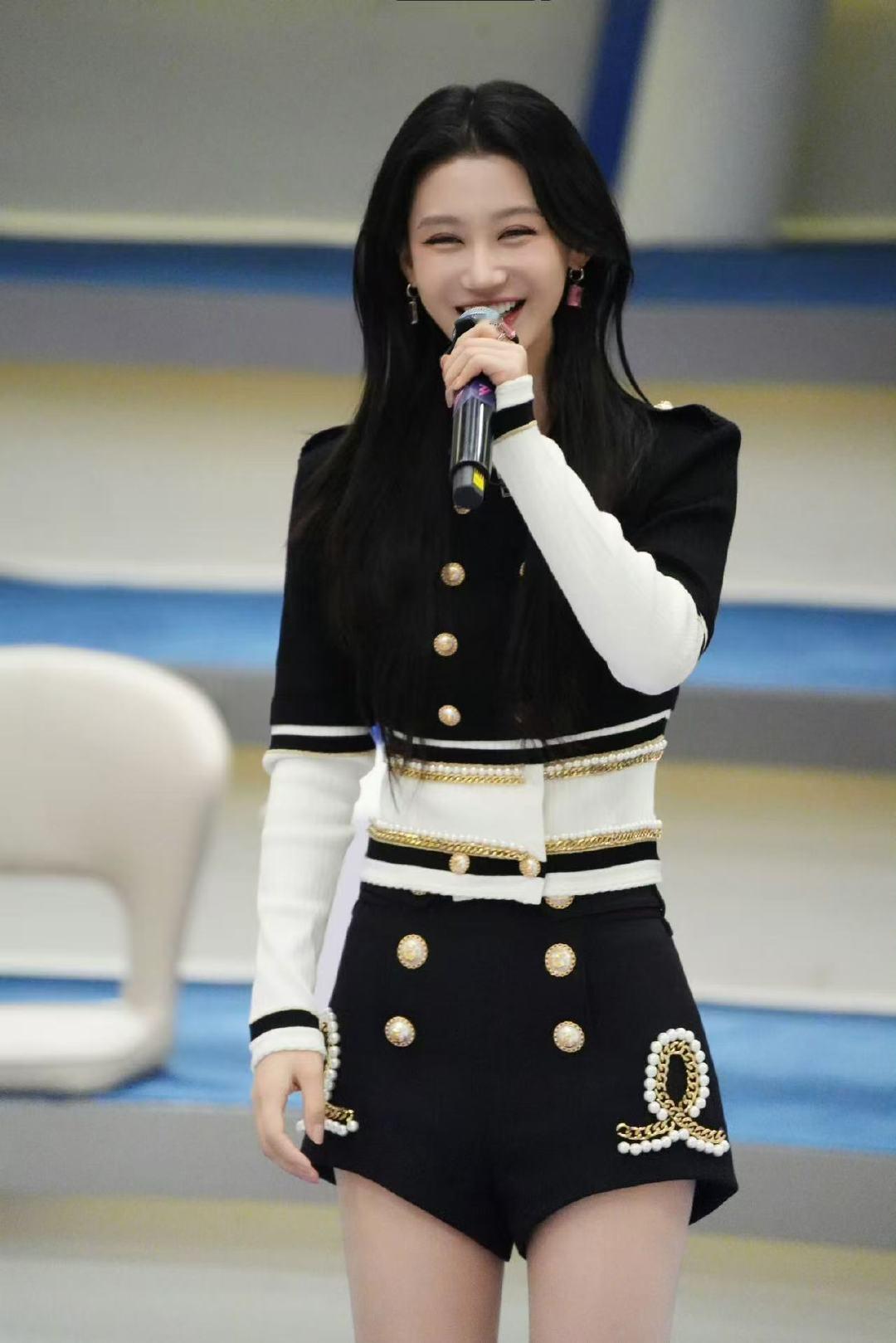 何宣林说我已经快不成人样了何宣林连轴转18天何宣林说排练累到快不成人样，但看到她