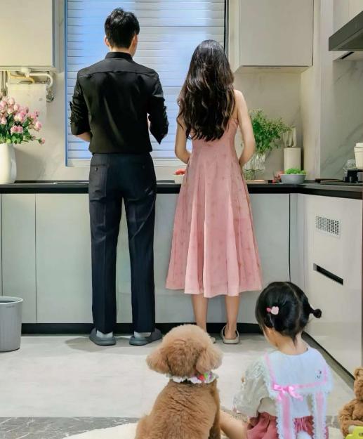 有人问就是都幸福快乐的生活着呢，不劳外人操心！
事实是有人幸福有人不幸福，但这不