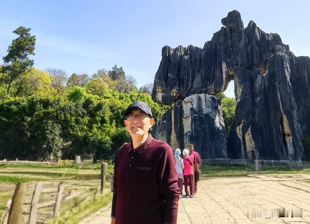 “大运河”“大生产”“飞马”“劳动”“大前门”这些香烟曾经都在我的嘴上叼过。我不