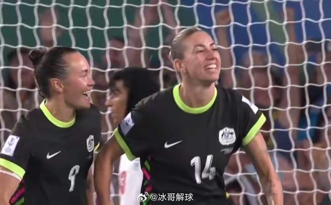 足坛一夜多场激战，法国杯里昂2-2绝平朗斯，点球4-5落败，总比分6-7出局。英