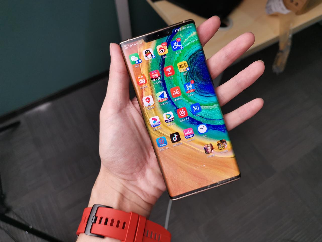 评价一下我用过的三台华为主力机[尬笑]
第一台华为Mate30 Pro，非常满意