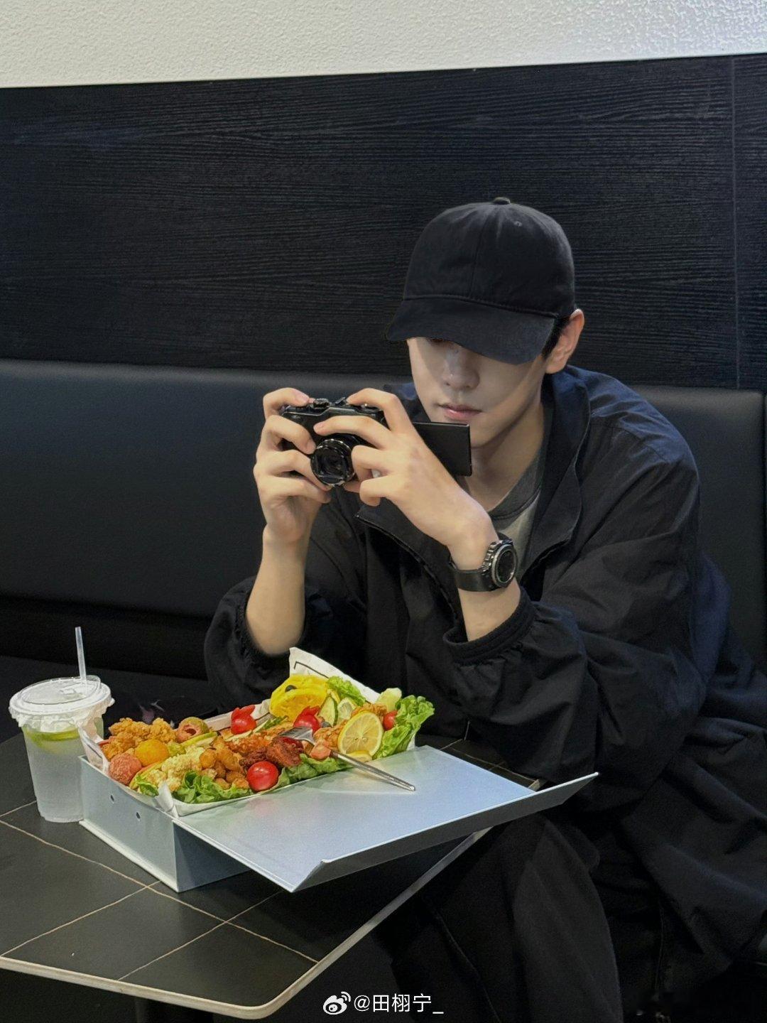 田栩宁[超话] txn田栩宁ayortoys品牌全球代言人 十月快乐​​​