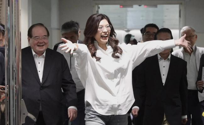 最新民调，蒋万安25%碾压郑丽文4%！很多人以为，这就是蓝营2028年的答案。错