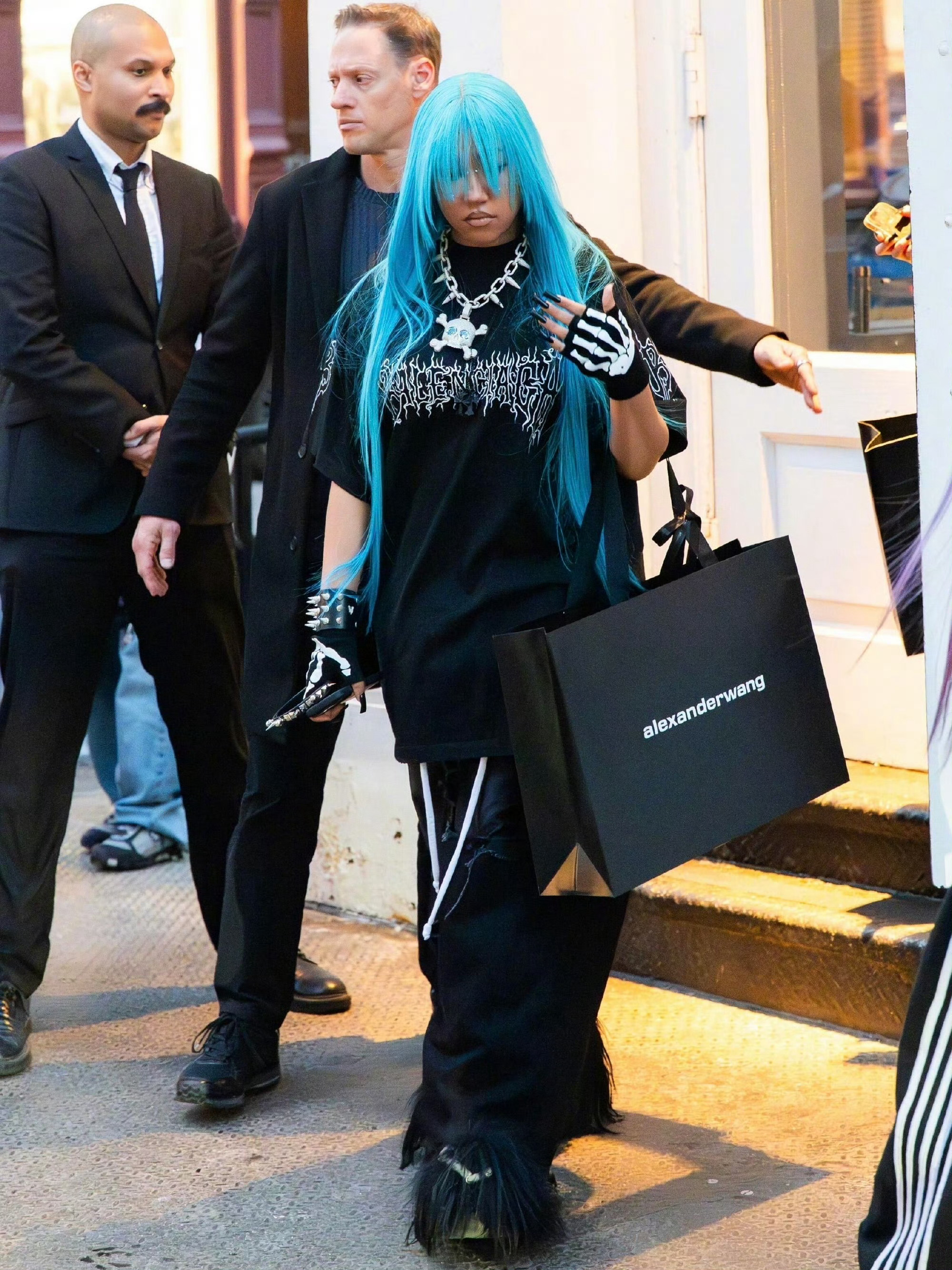 侃爷&金卡戴珊女儿“小西北”North West与朋友纽约逛街发色+穿搭real