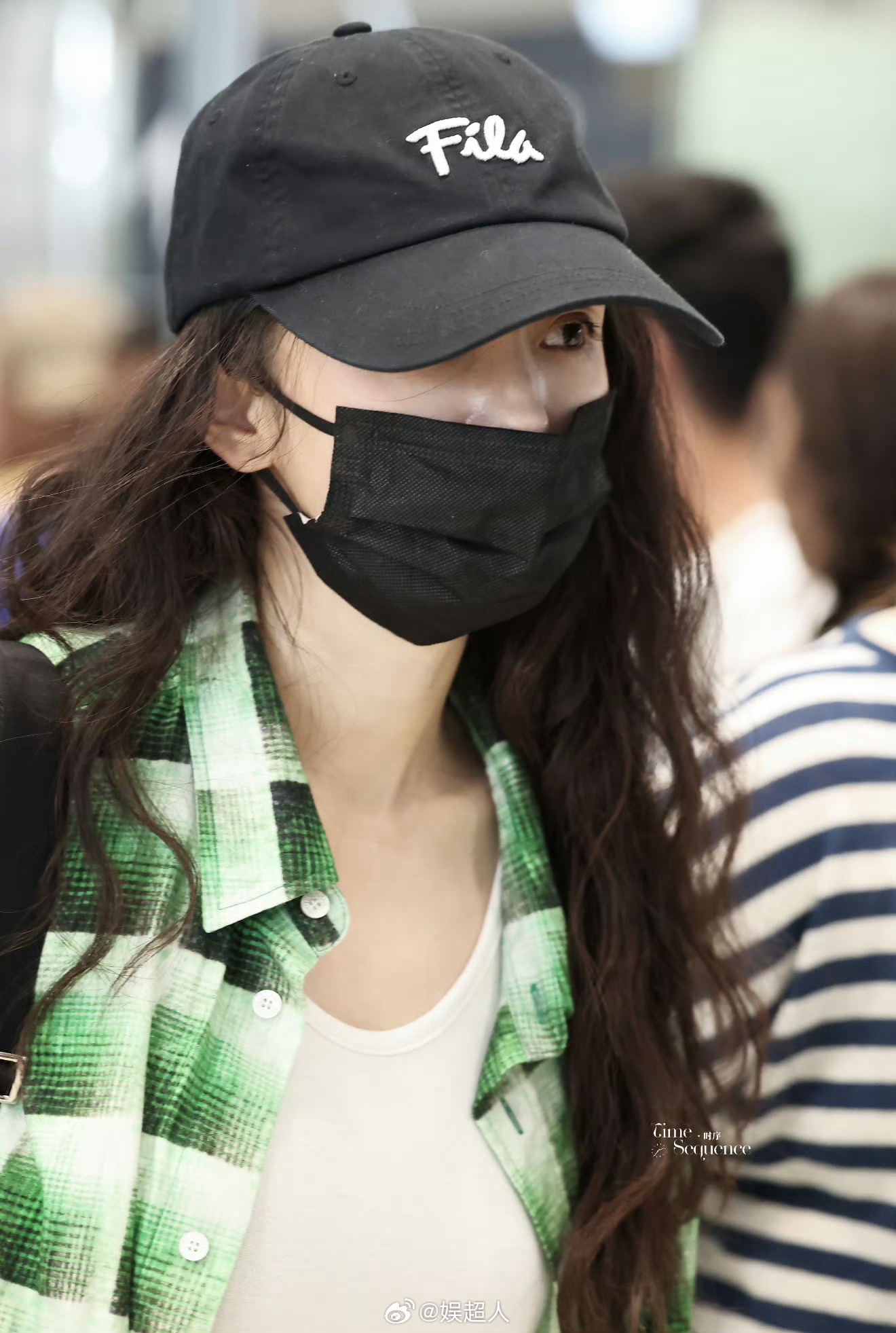 杨幂新剧杀青回国杨幂杀青出发回国杨幂新剧杀青回国啦！期待我们chase陈