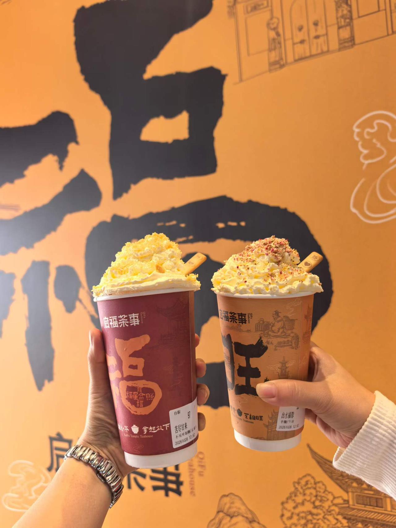 今天是观音菩萨生日，女儿带我去长沙开福寺拜菩萨。
我小女儿23岁，今年刚刚结婚。