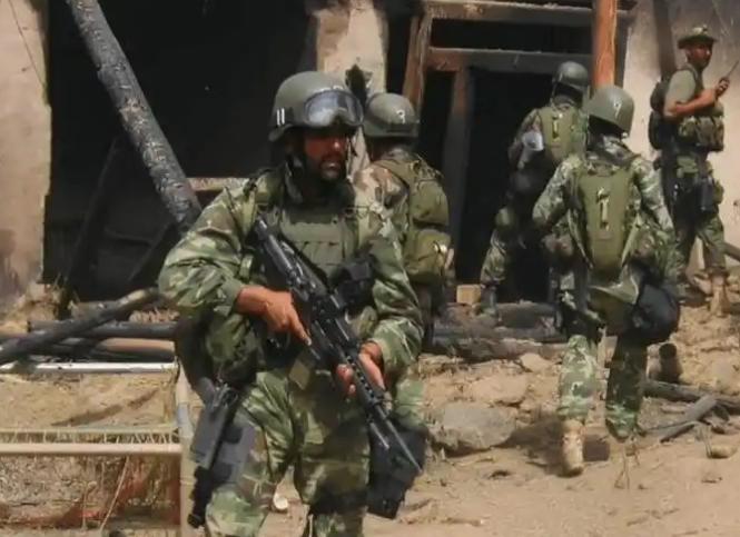 谁能想到，曾经拿着美式装备耀武扬威的武装分子，如今会被打得主动给中国打电话求饶？