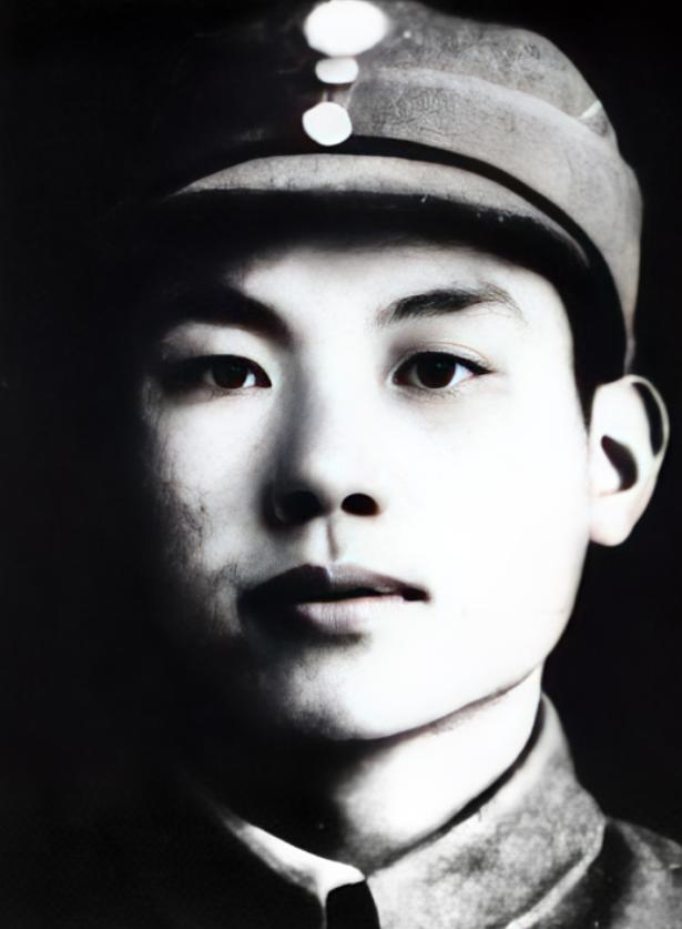 1961年，周总理在钓鱼台偶遇一个落单的少女，就问她：“你爸爸是谁”？少女说：“