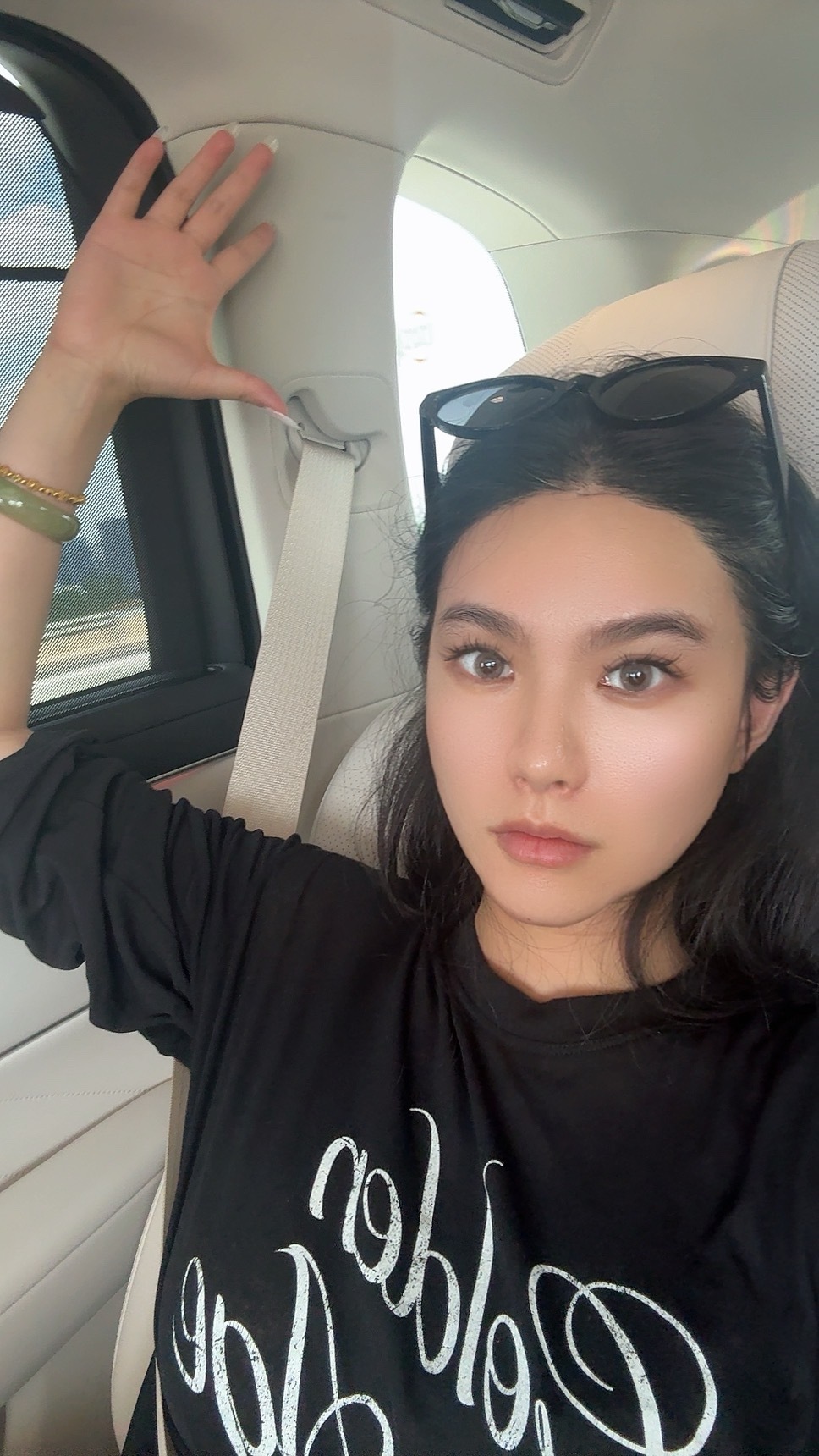 豆豆提个不成熟的建议：很多不是三排的SUV，可以把C柱这里设置成【软包】之前我的
