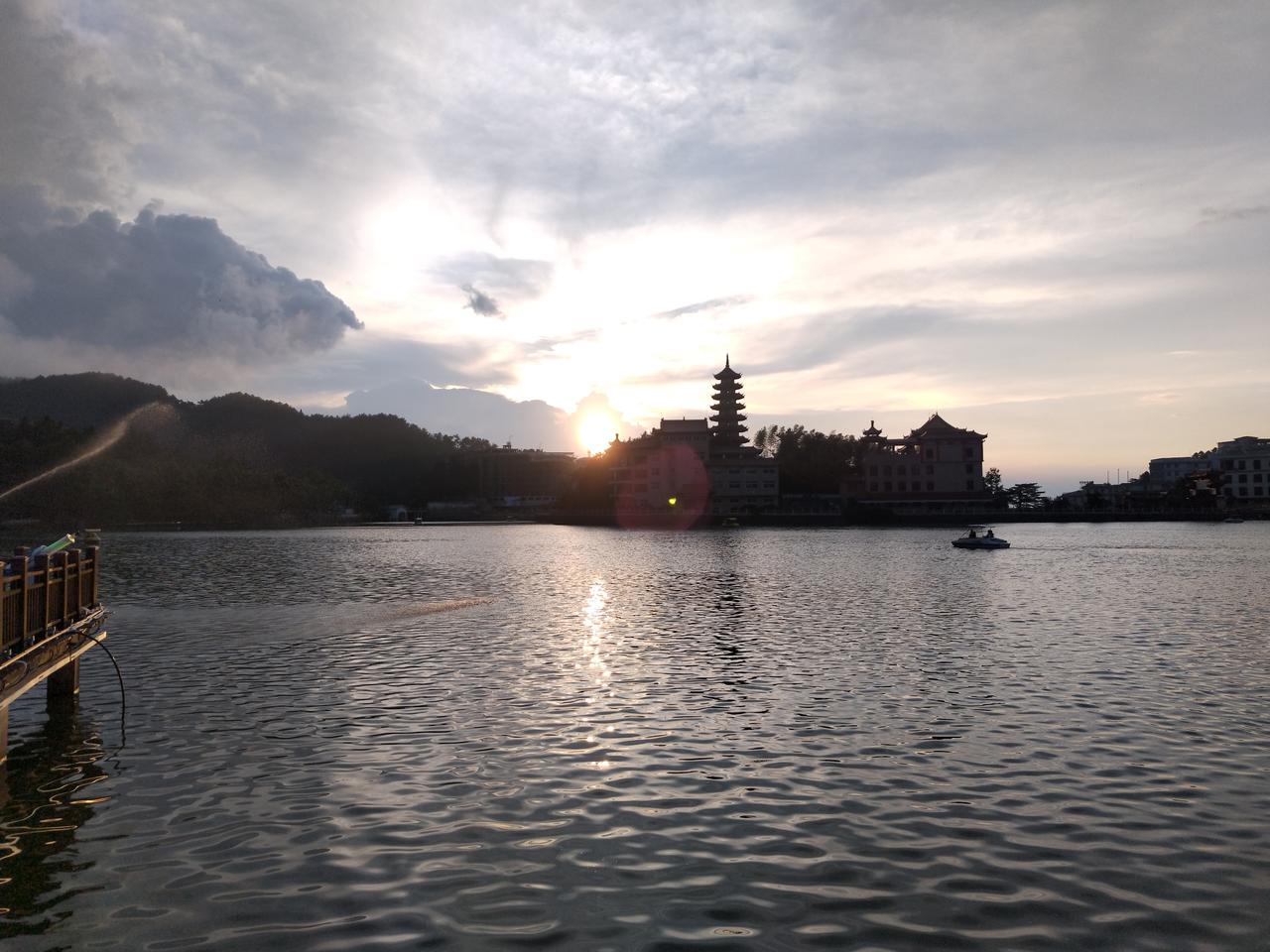 晒晒你拍夕阳西下时的美丽景色九宫山云中湖