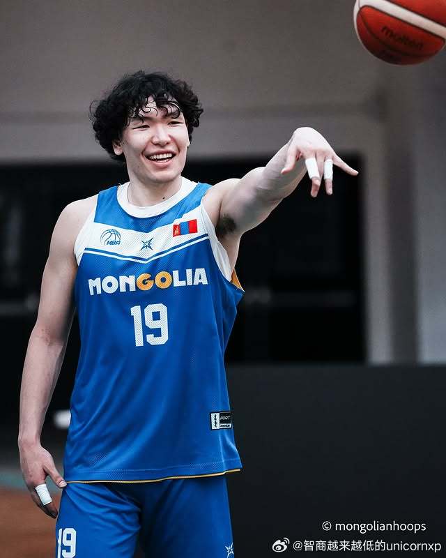 Tommy Gankhuyag(2003-203cm-PF)之前代表蒙古三人制国