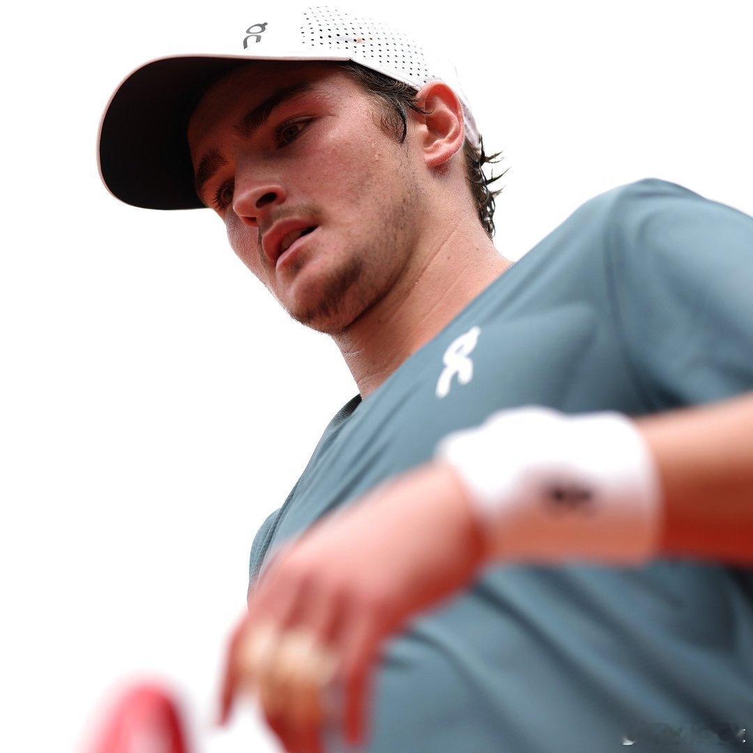 ATP500慕尼黑公开赛首轮🇨🇱塔比洛6-7/3-6丰塞卡🇧🇷智利人遭遇