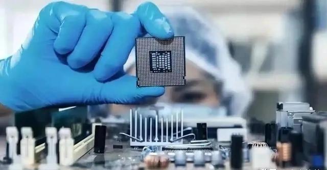 俄罗斯不怕芯片卡脖子吗？卡脖子的前提是你得有脖子。老美想制裁俄罗斯半导体，结果发