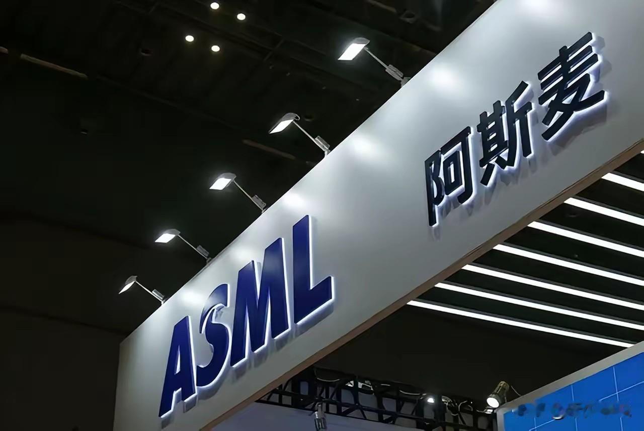 欧洲不买ASML光刻机恰恰是欧洲衰落的缩影
ASML在欧洲没有卖出一台光刻机，这