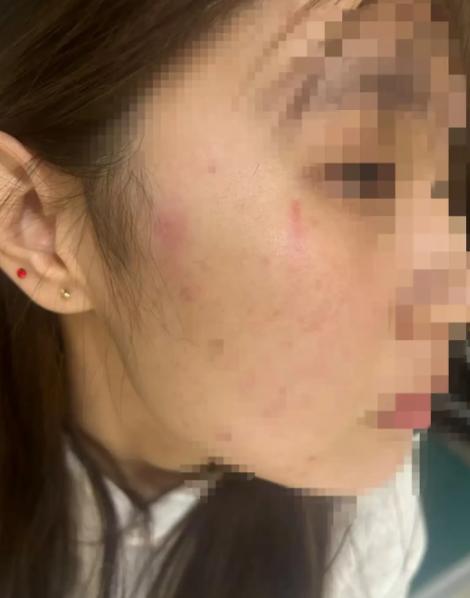 山东东营，18岁的女孩，独自在家被陌生人敲门，门打开后，对方称自己的儿子被女孩的