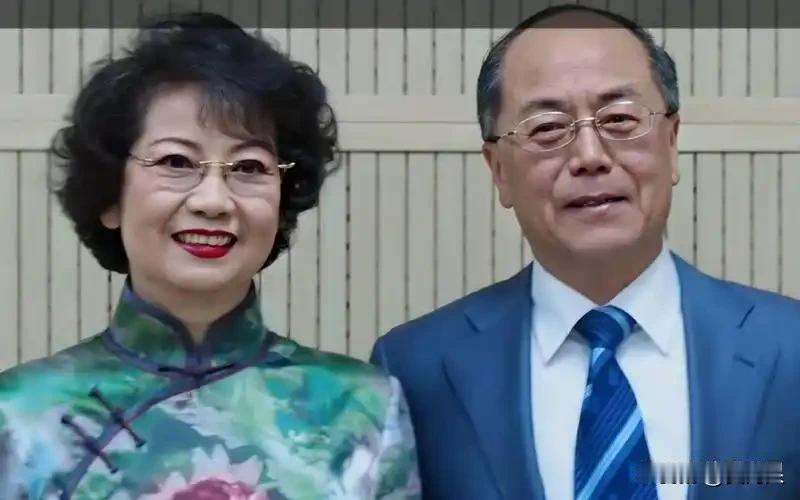 一对艺术家，一双恩爱夫妻——李维康与丈夫耿其昌
 
在梨园艺坛，李维康与耿其昌是
