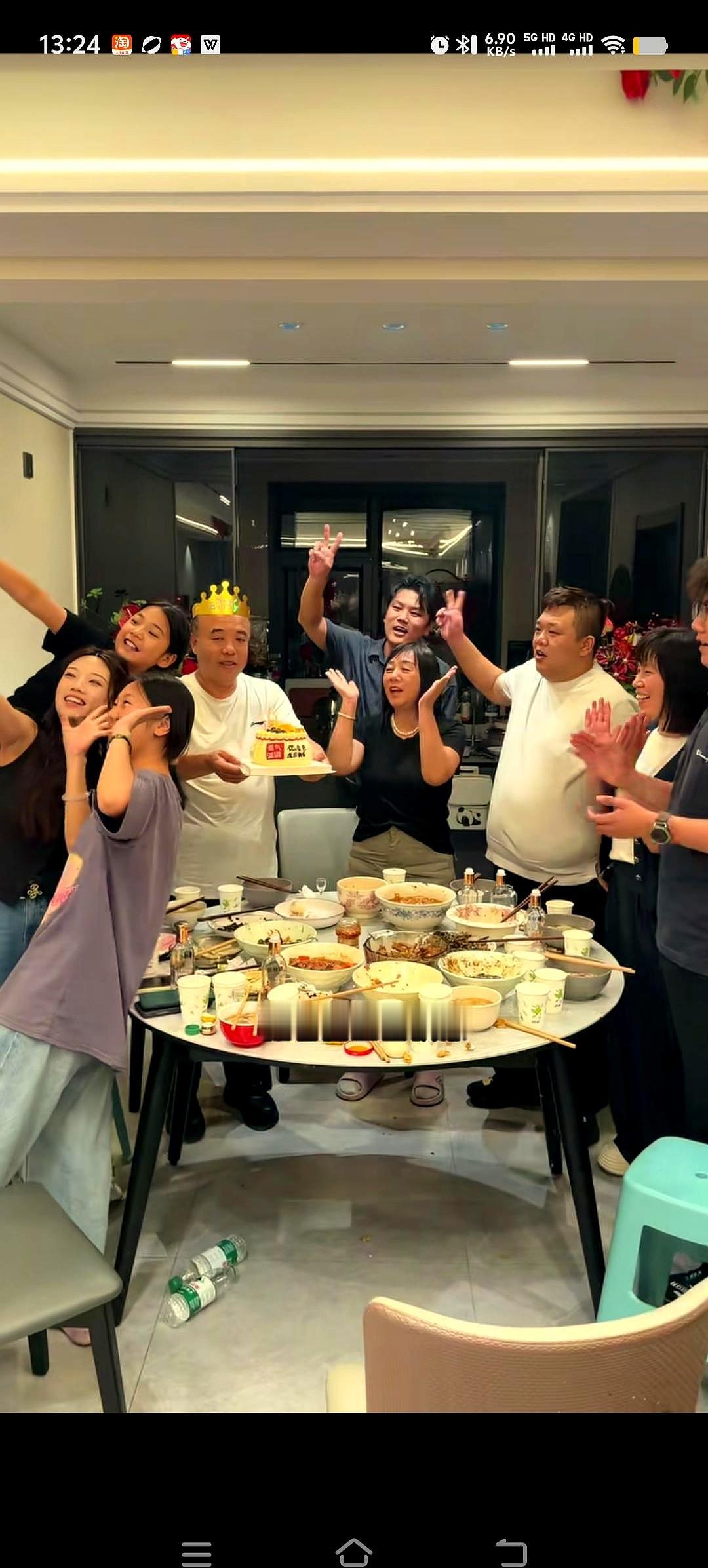 公公过大寿，全家围着大蛋糕唱生日歌，唯独缺了亲儿媳妇，这是什么豪门婆媳新剧本？