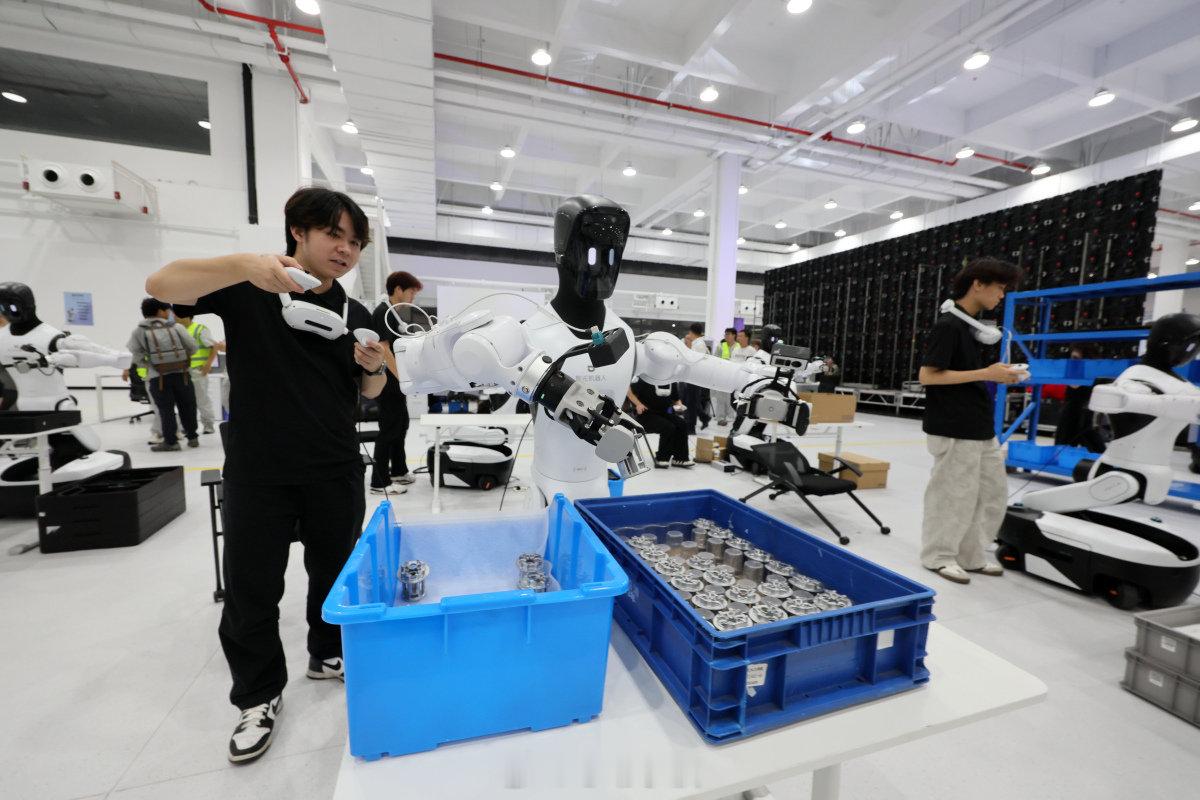 人形机器人领衔宁波AI产业蓬勃发展 2025年宁波人工智能核心产业营收增速11.