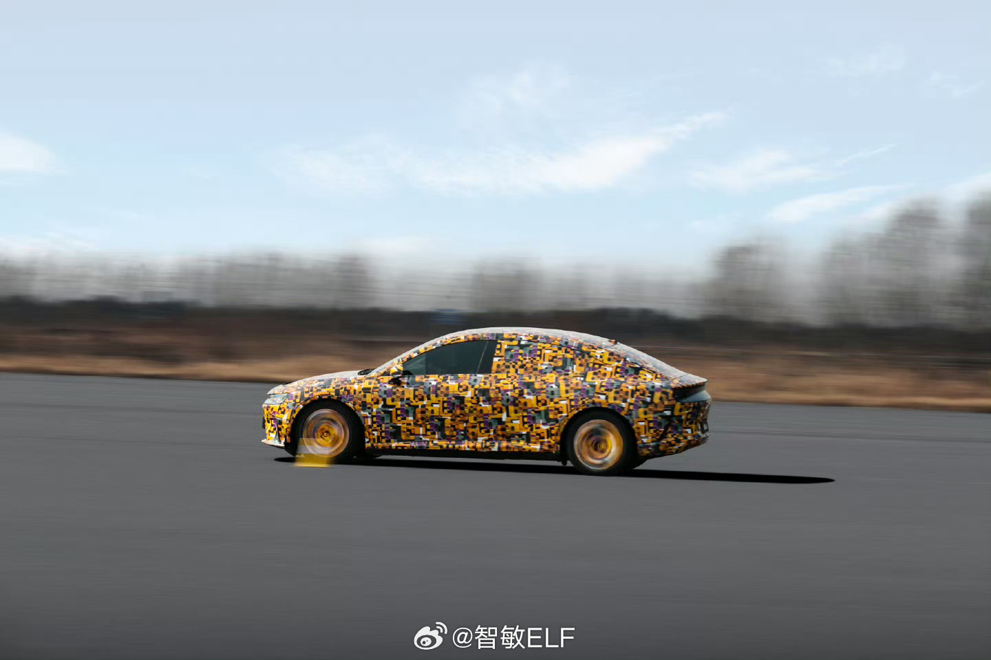 这年头车企宣传挺费CEO的啊刚刚刷到smart佟湘北亲自驾驶smart精灵6号E