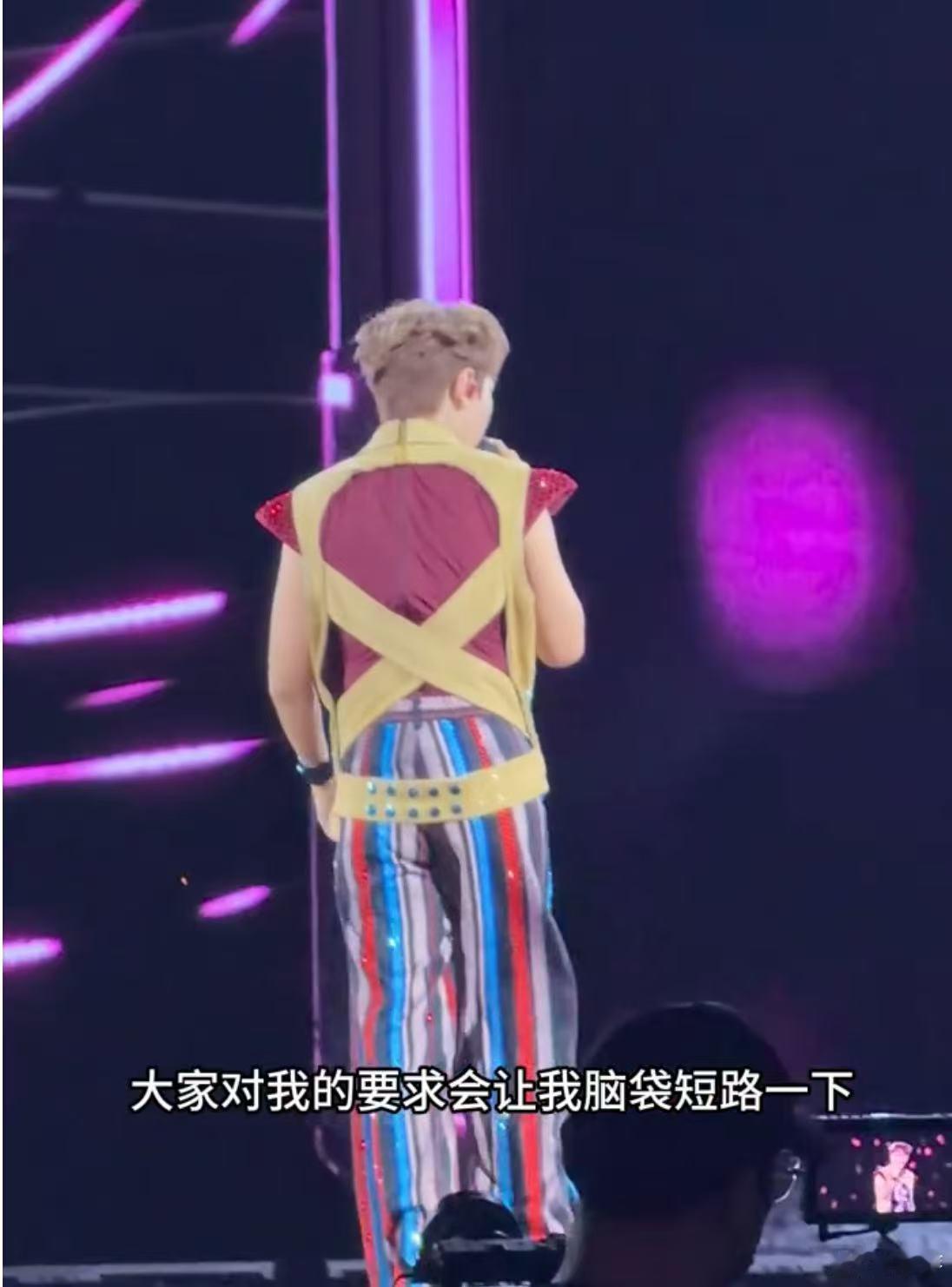 汪苏泷请你做自己就好了 汪苏泷宠粉太难了，涂黑手臂满足硬汉梦，歌迷反手美白变软萌