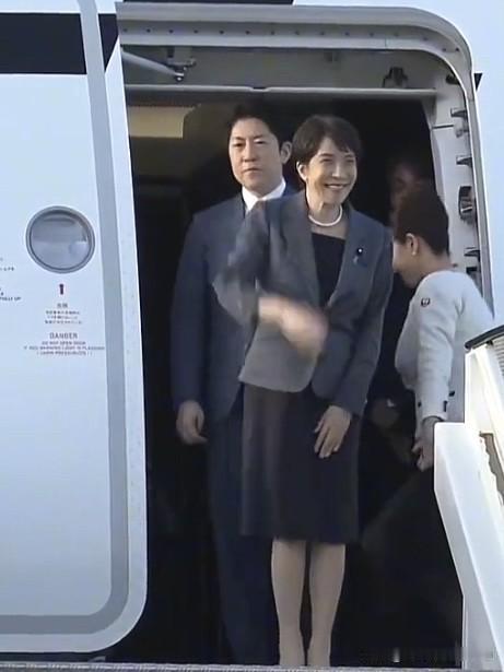 对空气挥了一下手！[大笑][大笑][笑哭]